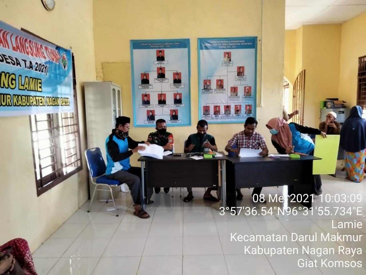 BABINSA KORAMIL 06/DARUL MAKMUR CEK DATA WARGA KURANG MAMPU