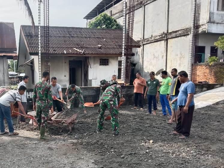 Kompak, Babinsa Posramil 05/PC Bersama Warga Bangun Masjid Di Wilayah Sepak Terjang Babinsa Posramil 05/PC Dalam Membantu Kesulitan Warga Binaannya