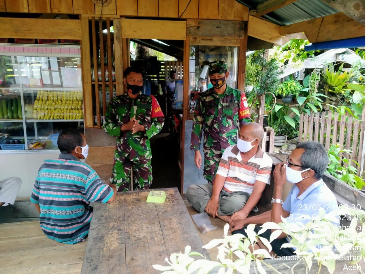 Babinsa Kluet Selatan Himbau Warga Tak Lengah Terhadap Bahaya Penyebaran Covid-19
