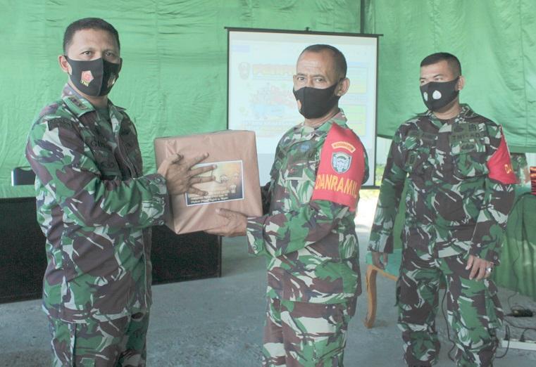 Dandim 0116/Nagan Raya Bagikan Bingkisan Lebaran Kepada seluruh Anggota