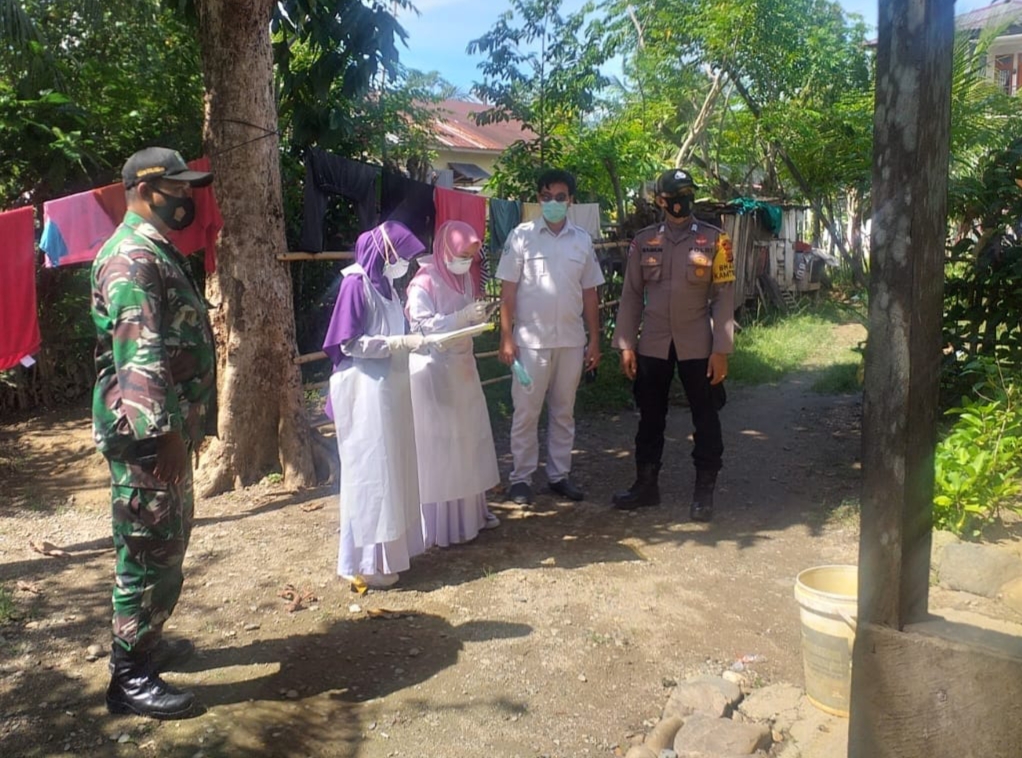 Amankan Wilayah dari Corona, Babinsa Susoh Kawal Tracing Covid-19