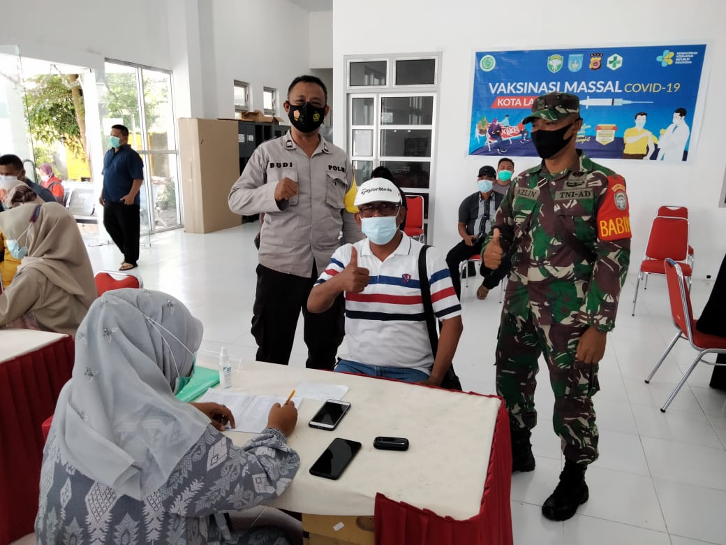 TNI-POLRI Kawal Pelaksanaan Hari Ke-4 Vaksinasi Lansia Tahap I
