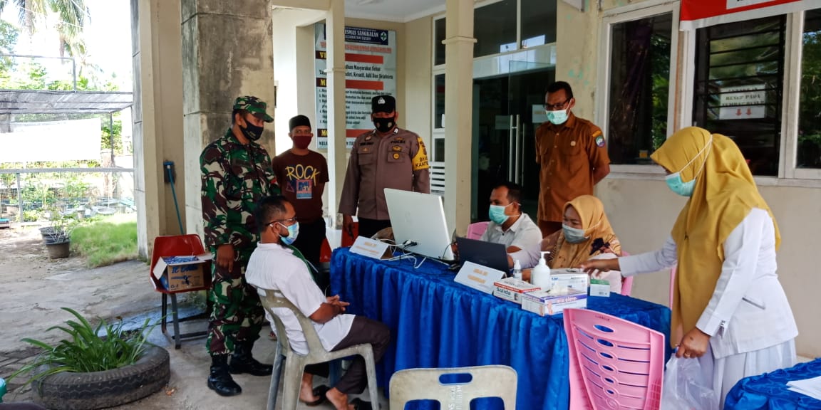 Satgas Covid Kodim 0110/Abdya Dari Koramil 04/ Susoh Laksanakan pengawasan Suntik Vaksinasi di Kecamatan Susoh