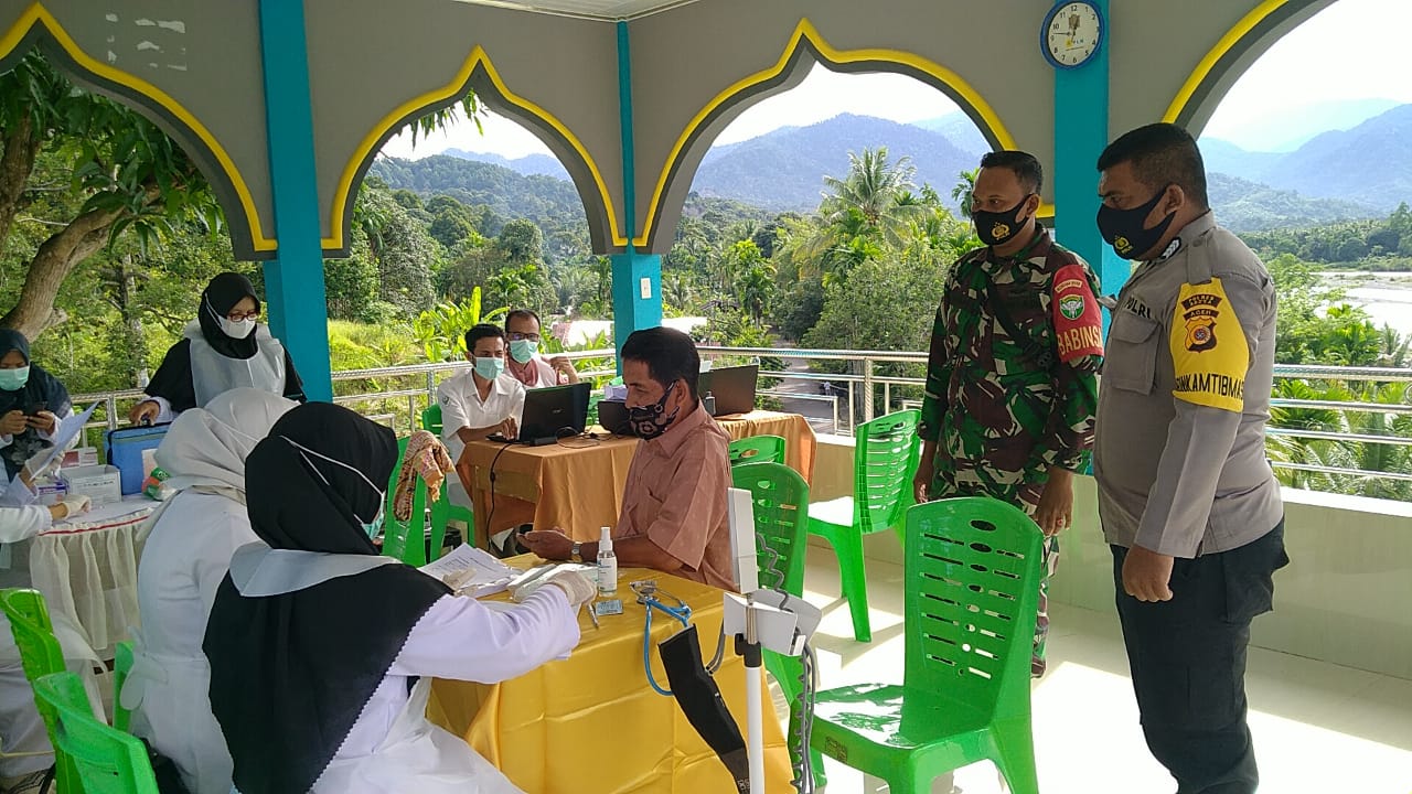 Dandim 0110/Abdya Bersama Unsur Forkopimda Tinjau Beberapa Tempat Pelaksanaan Suntik Vaksinasi