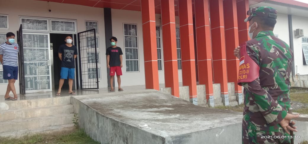 Wakil Ketua 1 Satgas Covid – 19 Aceh Barat Bersama Kadis Kesehatan Cek Ventilator di Ruang ICU Covid-19 dan Beri motivasi Pasien Isolasi mandiri secara terpusat di Rumah Sehat Beurgang