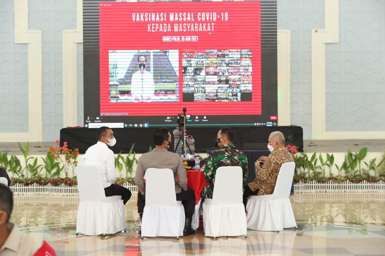 Pangdam IM Hadiri Pengarahan Presiden Secara Virtual dan Tinjau Vaksinasi Massal