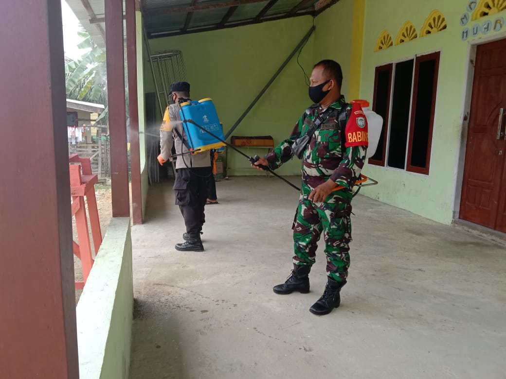 TNI–Polri Kompak Lakukan Penyemprotan Disinfektan di Birem Bayeun