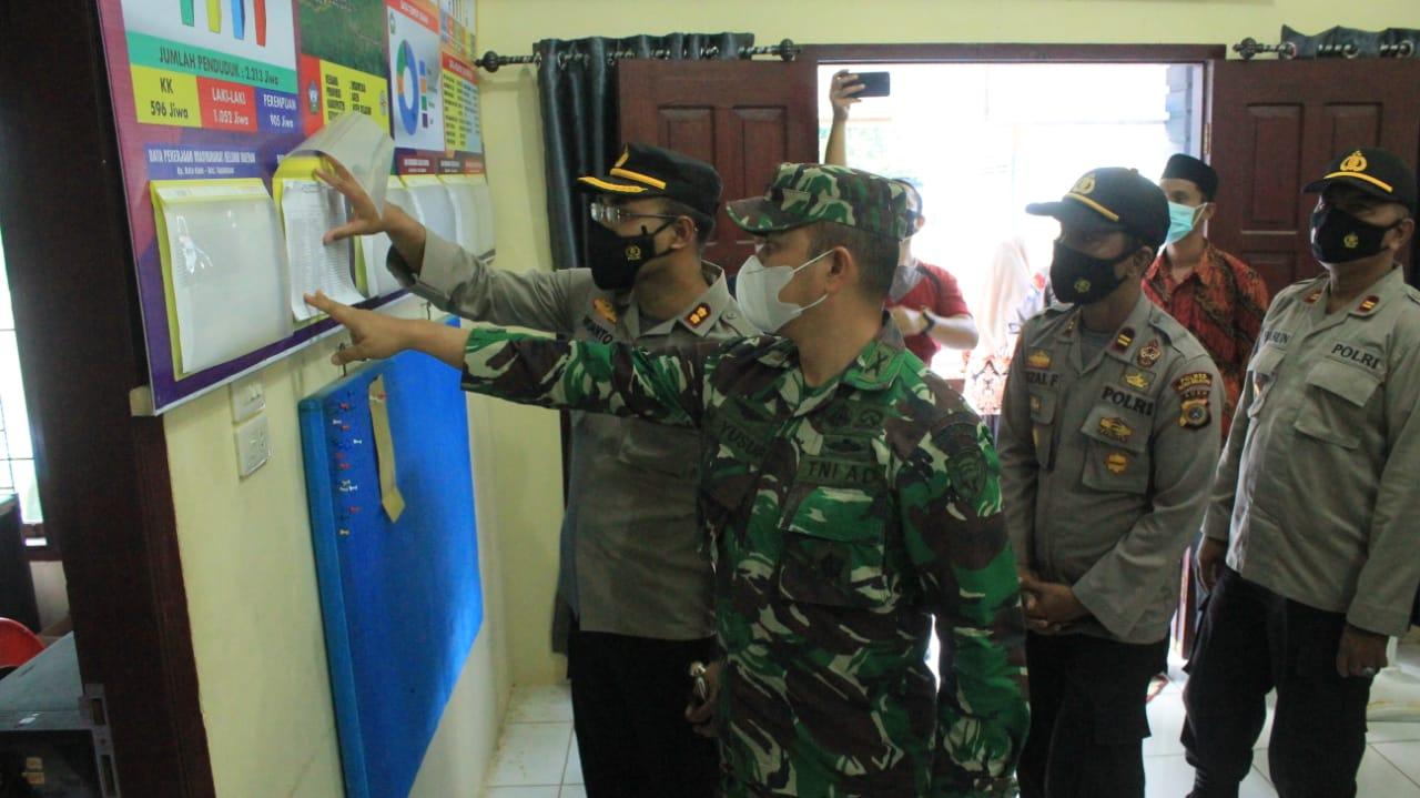 Dandim dan Kapolres Aceh Selatan Mengunjungi Pos PPKM Miikro Dalam Kecamatan Tapaktuan