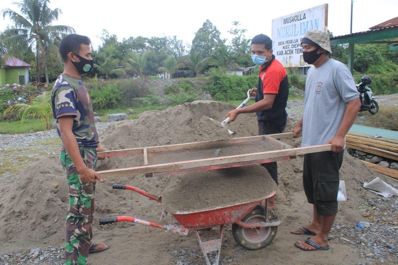 Semangat Satgas TMMD 111 Kodim 0108/Agara Tak Surutkan Rehab Rumah Ibadah
