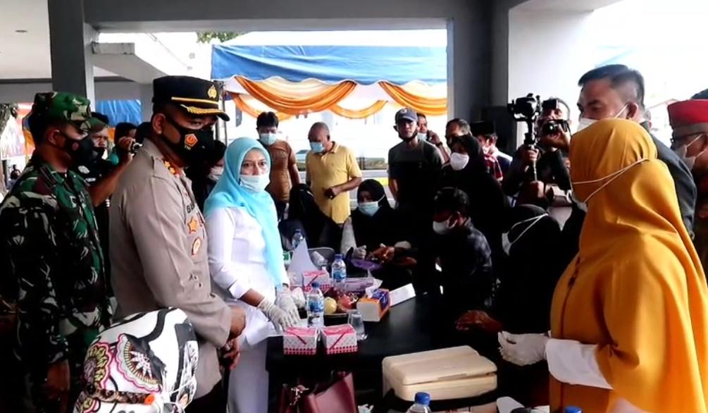 TNI-Polri Bersinergi Gelar Vaksinasi Massal