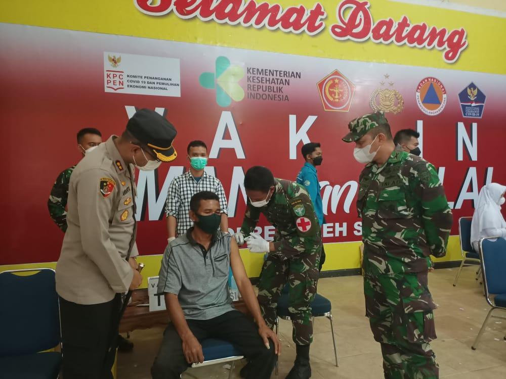 Serbuan Vaksinasi Kembali di Gelar, Dandim dan Kapolres Aceh Selatan Tinjau Langsung Pelaksanaannya