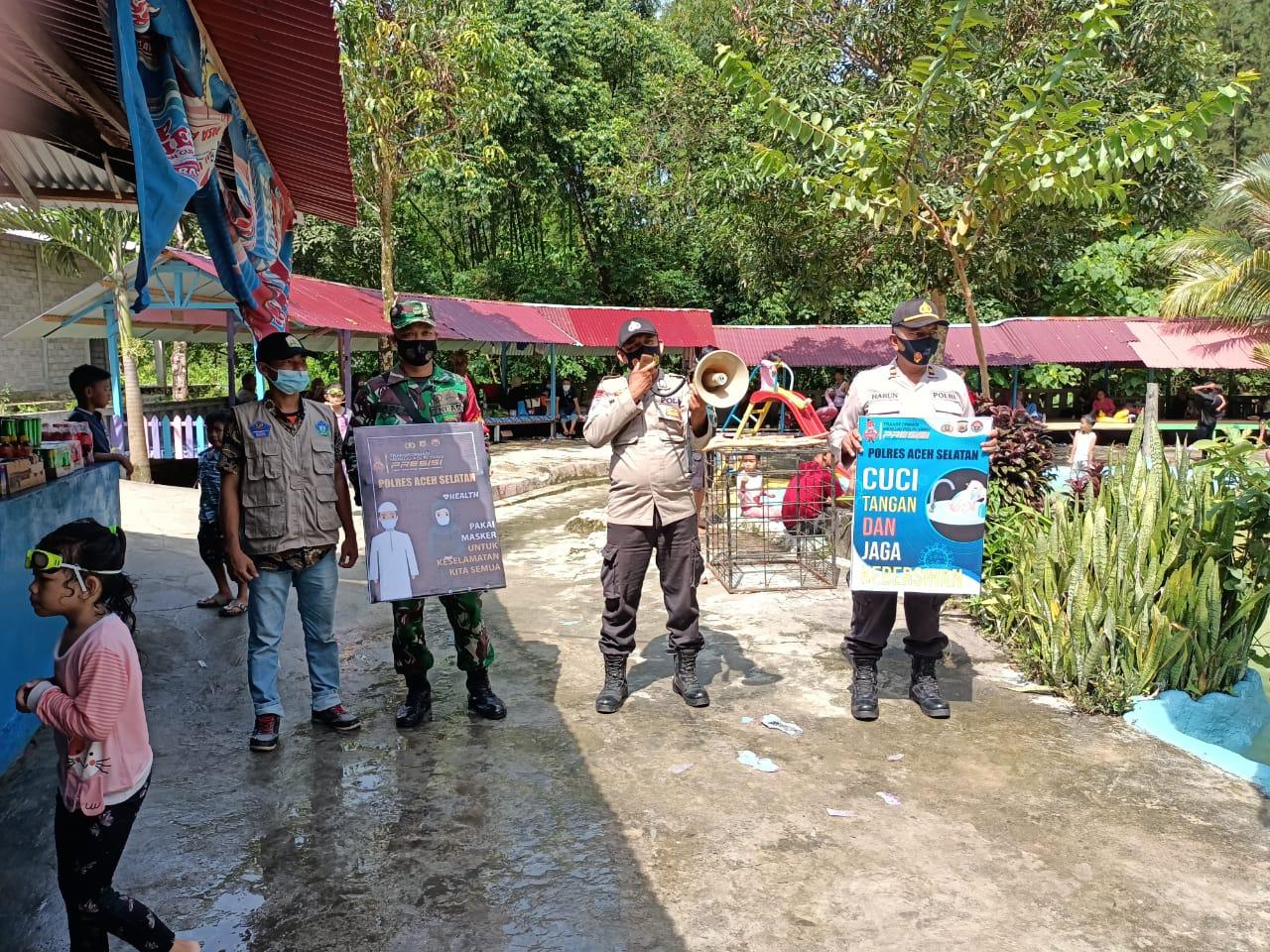 Hambat Laju Penyebaran Covid-19 di Wilayah, Koramil dan Polsek Tapaktuan Patroli di Tempat Wisata