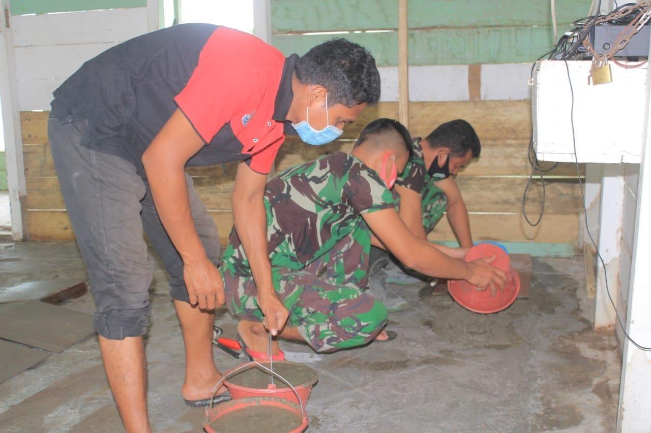 Semangat Satgas TMMD Rehab Mushola Bersama Warga Terus Berlangsung