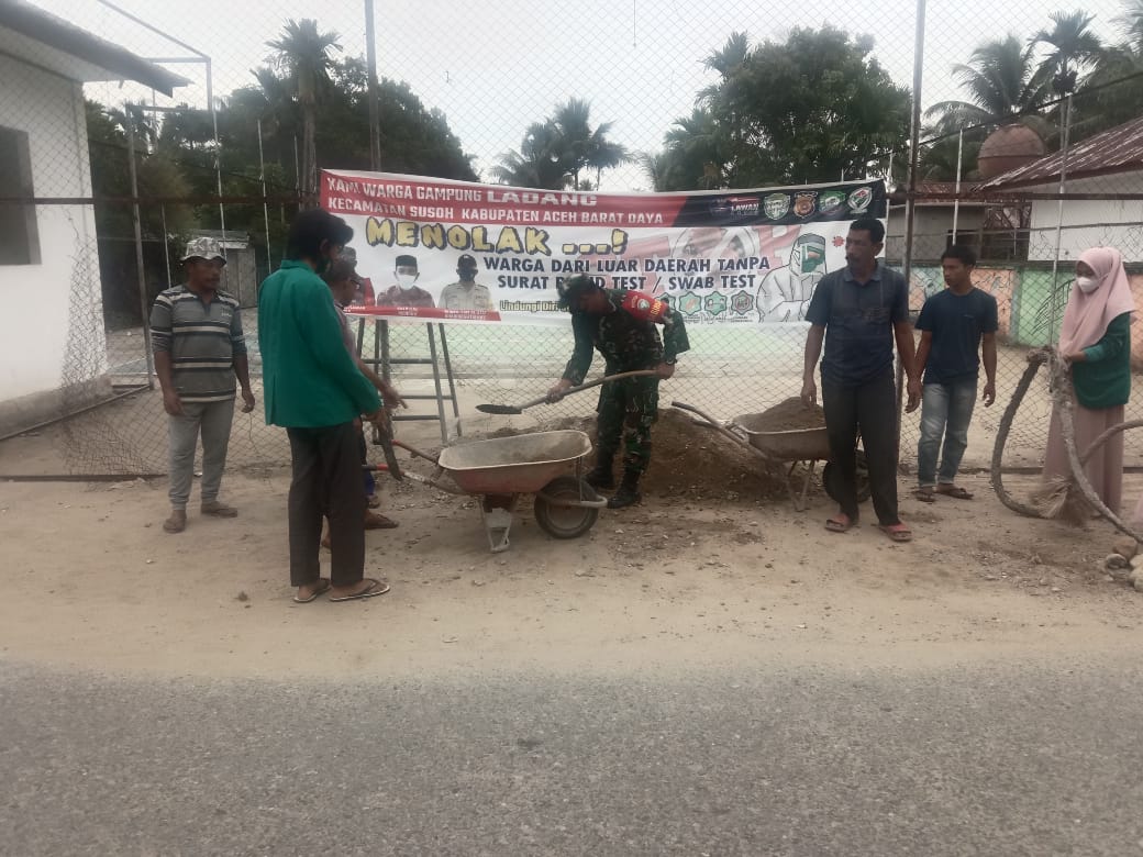Sinergitas Babinsa, Aparatur Desa Dan Mahasiswa KKN Dengan Masyarakat