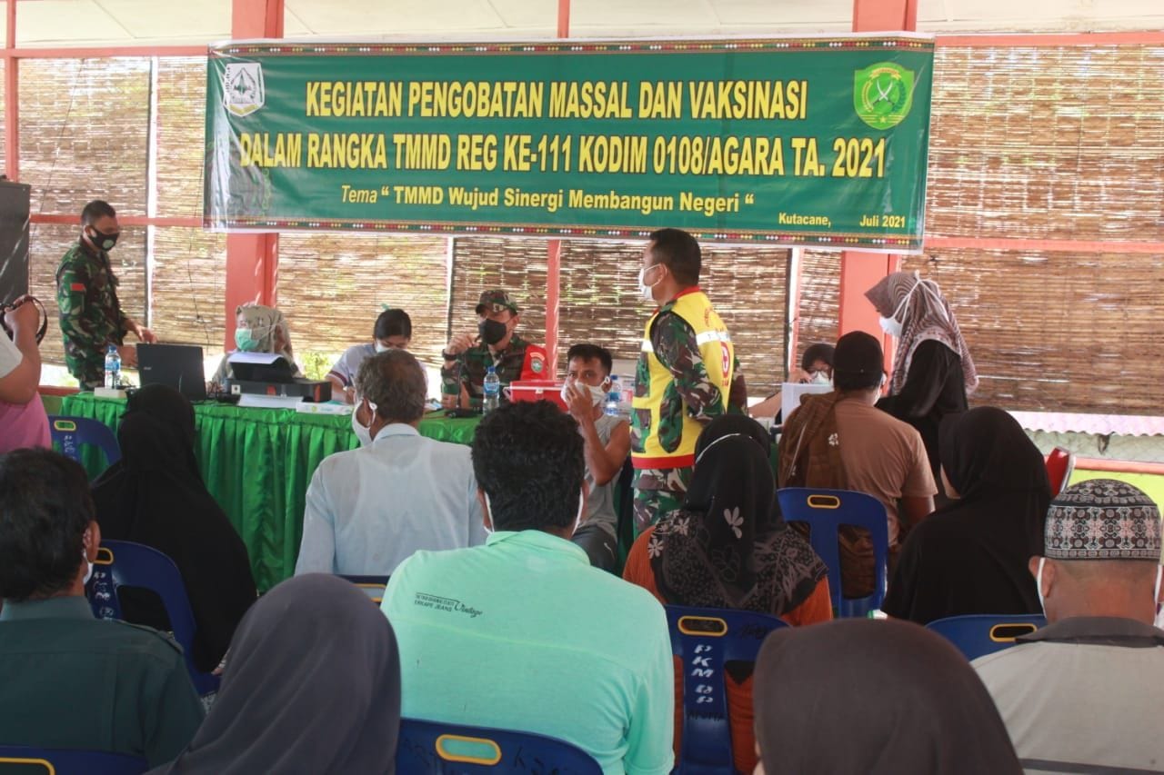 Satgas TMMD Gelar Pengobatan Massal dan Vaksinasi