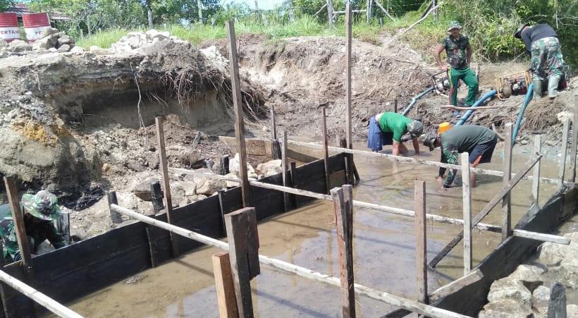 Kapendam IM: Lokasi Pembangunan Jembatan Tergenang Air, Satgas TMMD Kodim 0109/Aceh Singkil Turun Tangan