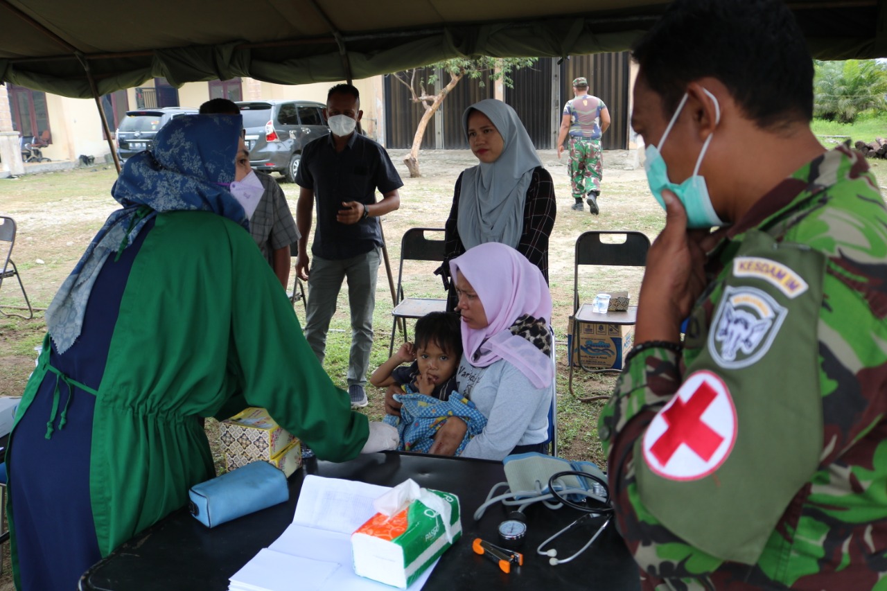 Satgas TMMD Kodim 0109/Aceh Singkil Gelar Pengobatan Massal, Kapendam IM: Mari Terapkan Pola Hidup Sehat