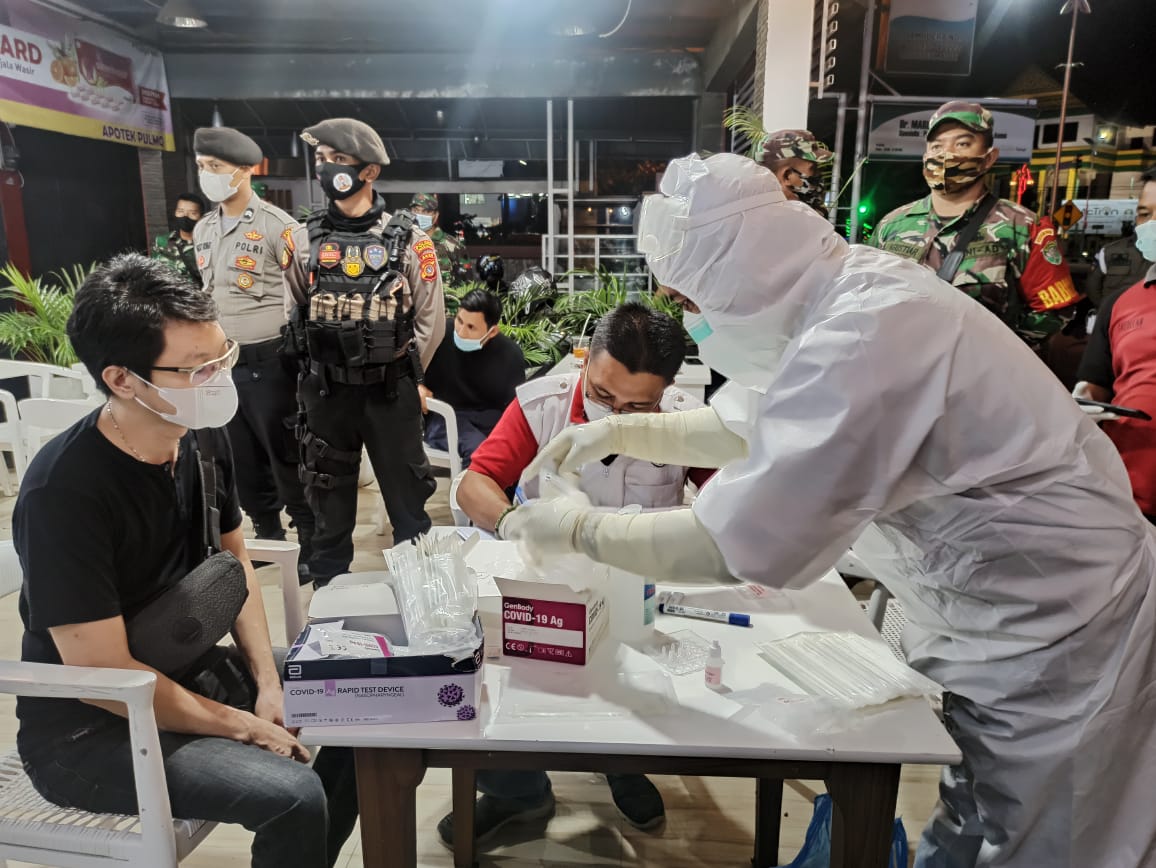 Disiplikan Masyarakat Mematuhi Protokol Kesehatan Aparat Gabungan TNI Polri dan Satpol PP Laksanakan Ops Yustisi