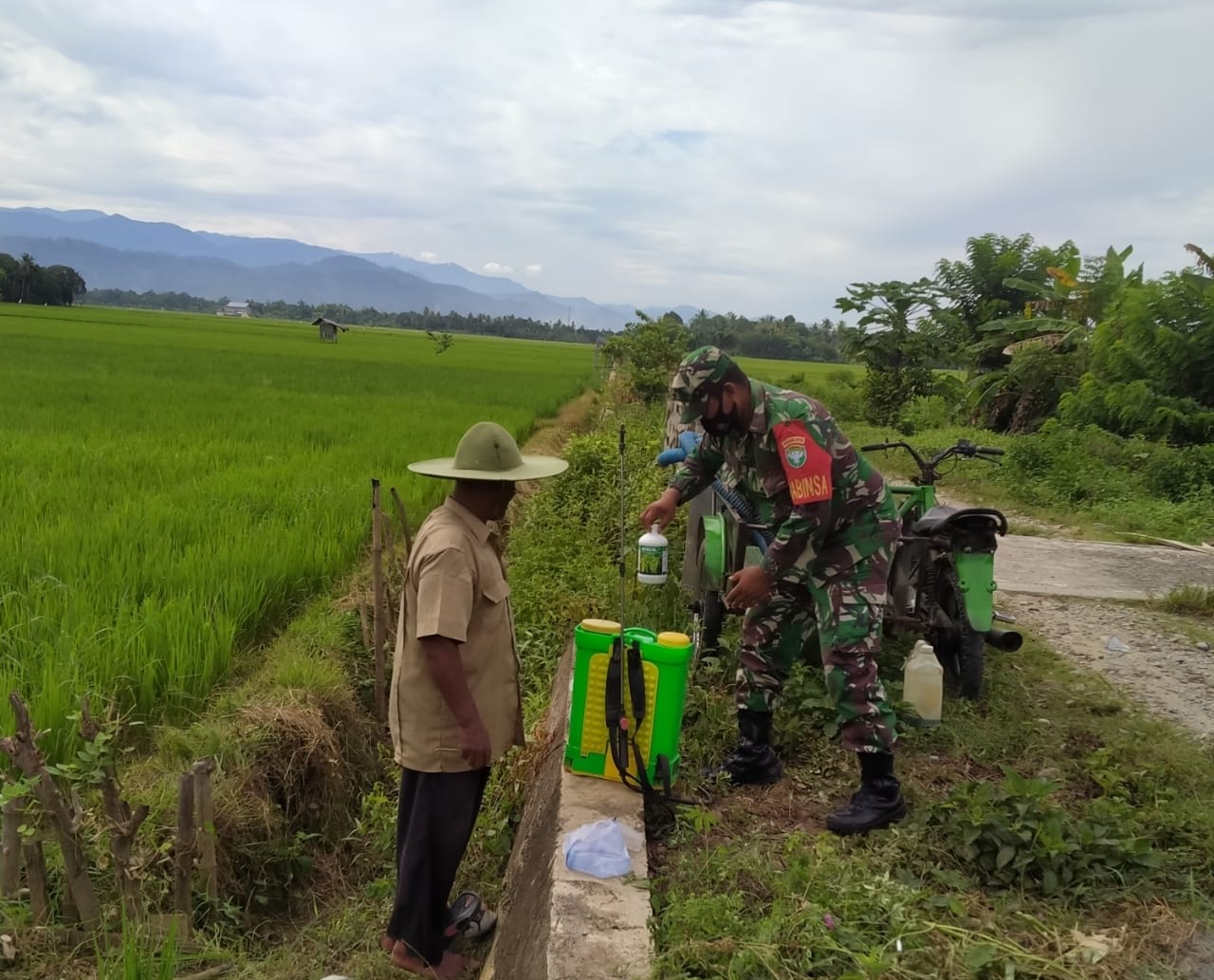 Hadirnya Babinsa Ditengah Masyarakat Berdampak Positif Yang Berarti Bagi Petani