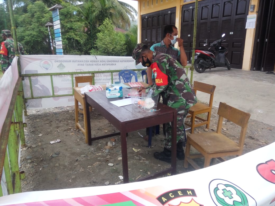 Dukung Kelancaran Program Pemerintah, Babinsa Pantau Keaktifan Posko PPKM MIKRO