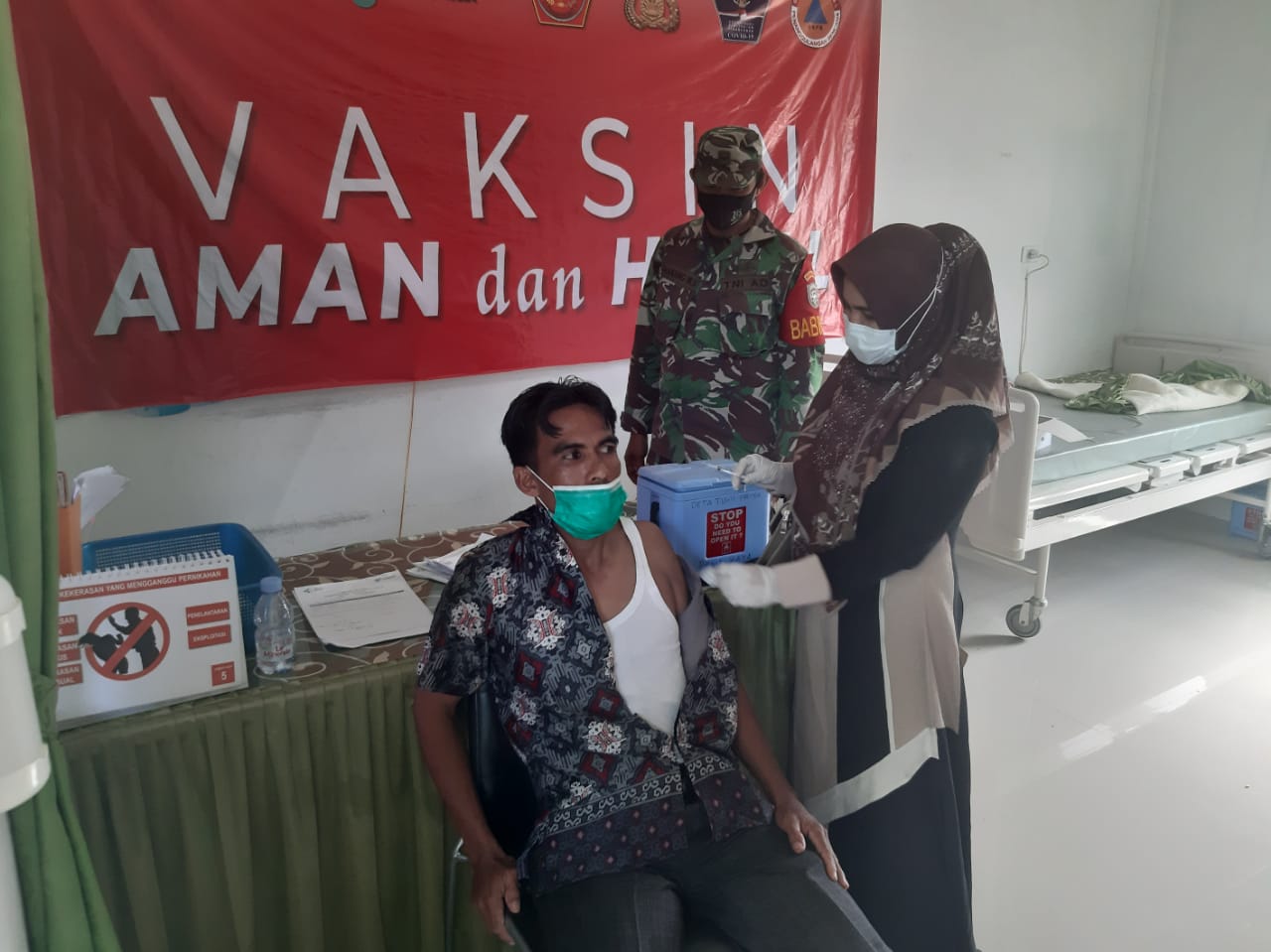 Danposramil Pasie Raya Dampingi Warga Vaksin Hingga Tahap Kedua