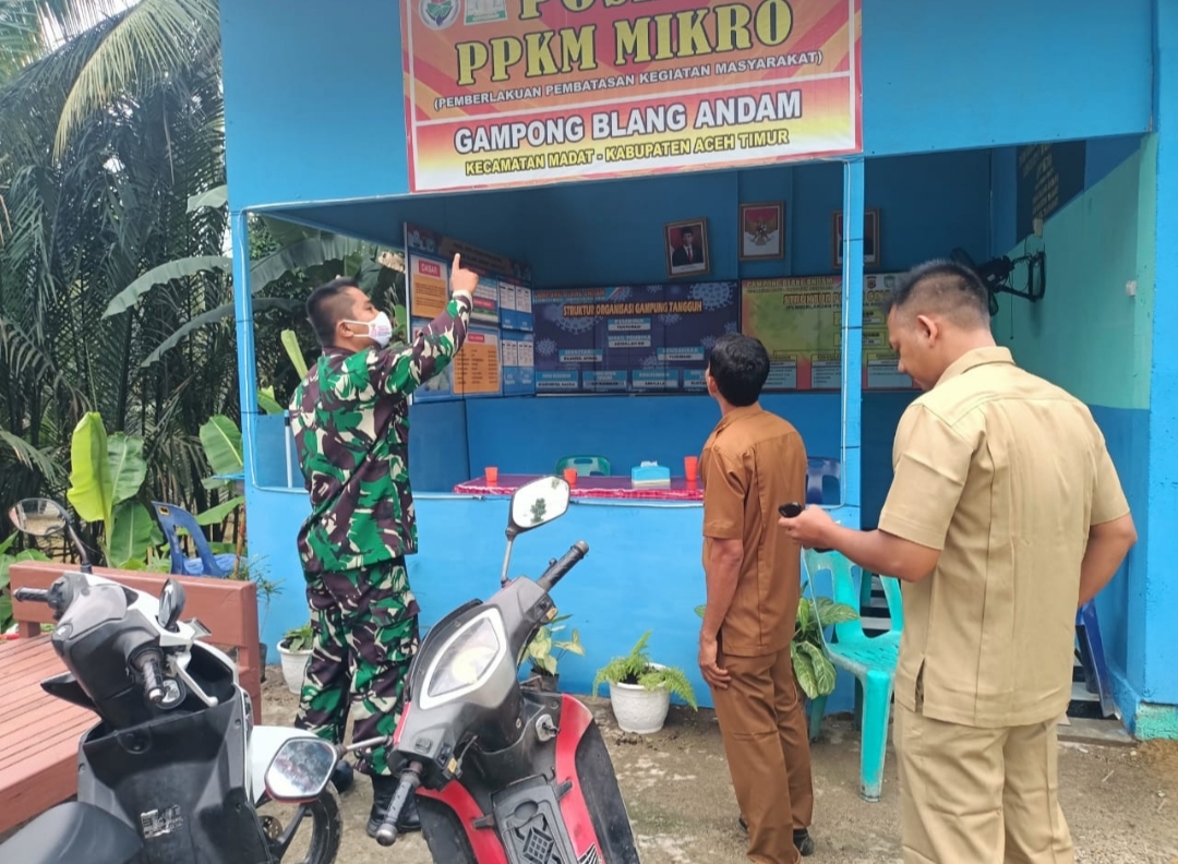 Babinsa Ramil 21/Madat Cek Posko PPKM Skala Mikro