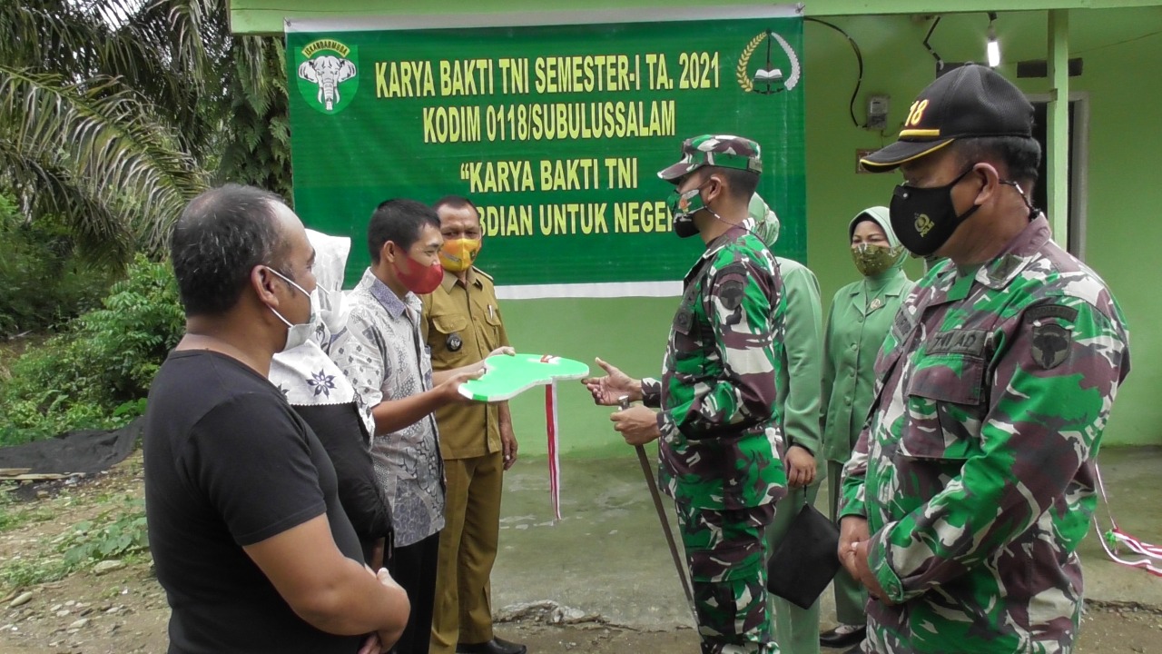 Bedah RTLH Selesai, Dandim Subulussalam Serahkan Kunci Secara Simbolis