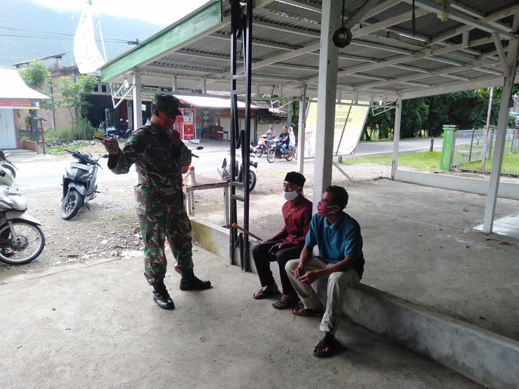 Babinsa Koramil Meukek Lakukan Komsos Dengan Warga Desa Binaan, Ini Pembahasannya