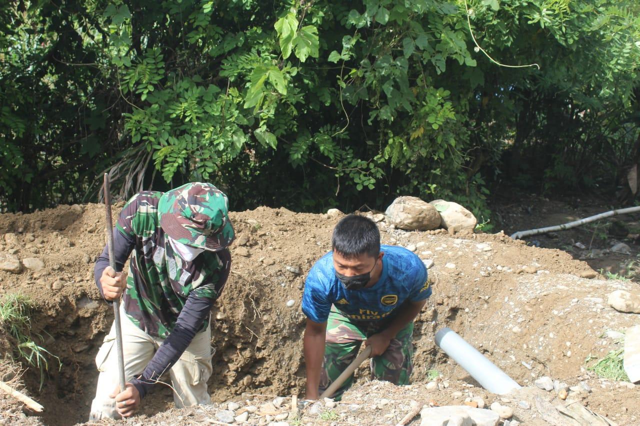 Satgas Buat Jamban Sehat Pada Warga