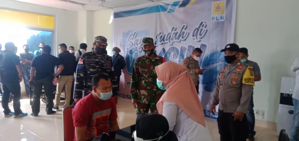 Dukung Perekonomian cepat bangkit kembali, TNI Polri Dampingi Vaksinasi kepada Karyawan PLTU