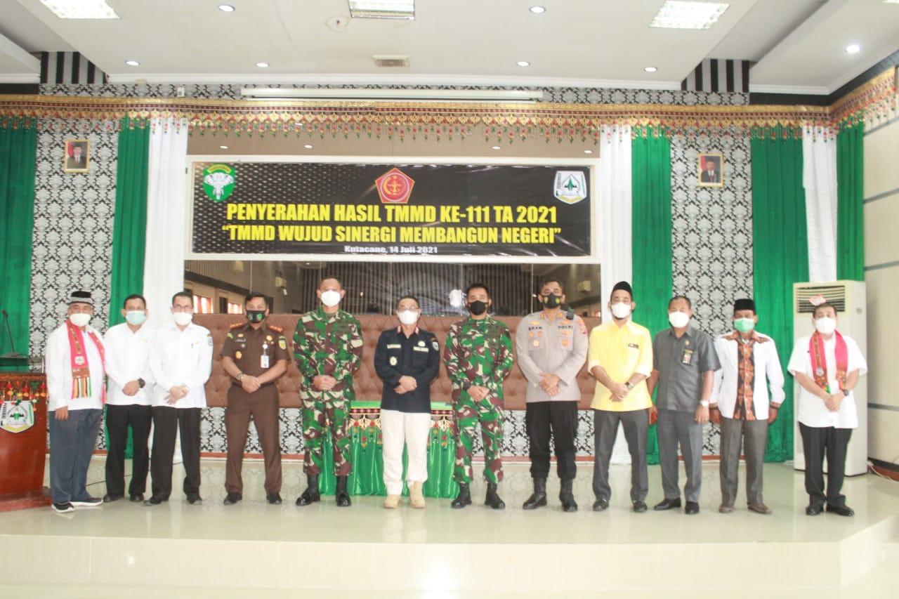Secara Resmi TMMD Ditutup Oleh Danrem 011/LW