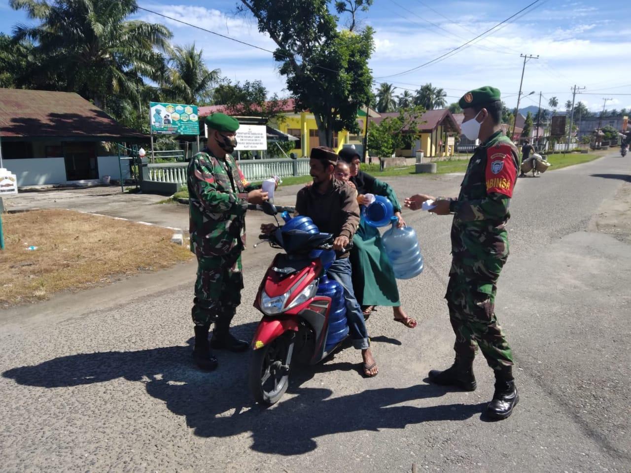 Tekan Angka Penyebaran Covid-19, Koramil 07/KS Gencar Turun ke Jalan Raya Lakukan Penegakan PPKM Mikro