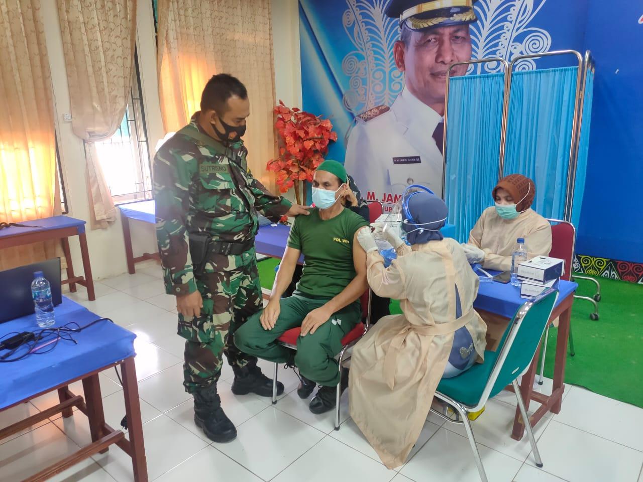 Danposramil Suka Makmue Kodim 0116/Nagan Raya Kawal Langsung Vaksin Di Kantor DPMG4P Nagan Raya