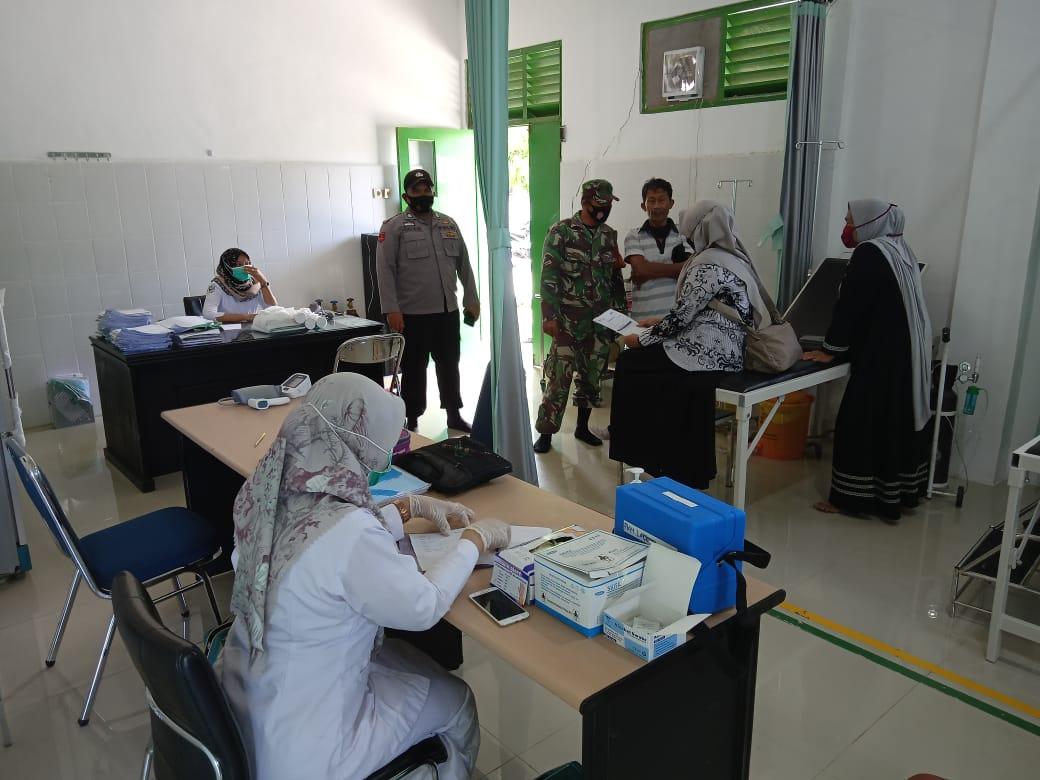 Babinsa Dan Bhabinkamtibmas Pastikan Warga Desa Binaan Mendapatkan Dosis Vaksinasi Tahap Kedua
