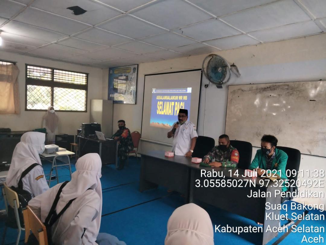 Memantapkan Cinta Tanah Air, Babinsa Koramil 07/KS Sosialisakan Wasbang Terhadap Siswa-Siswa SMA Kluet Selatan