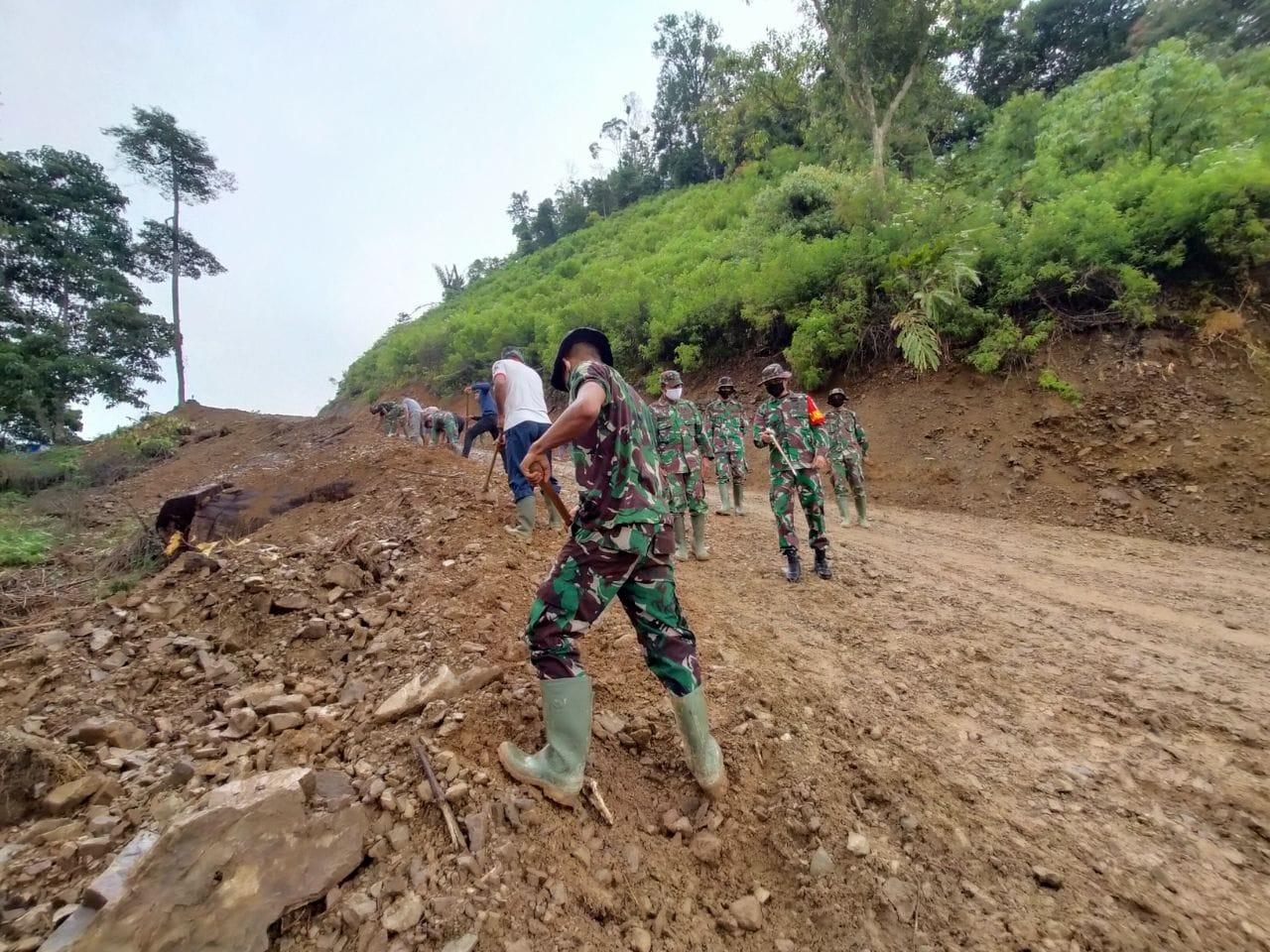 Berikan Moril Semangat, Dansatgas Tinjau Lokasi TMMD Reguler Ke-111