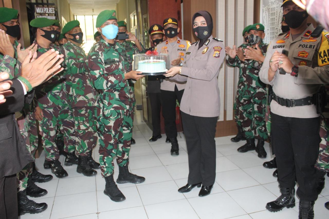 Rayakan HUT ke-75 (Bhayangkara) Polri, Ini Kado TNI untuk Polres Nagan Raya