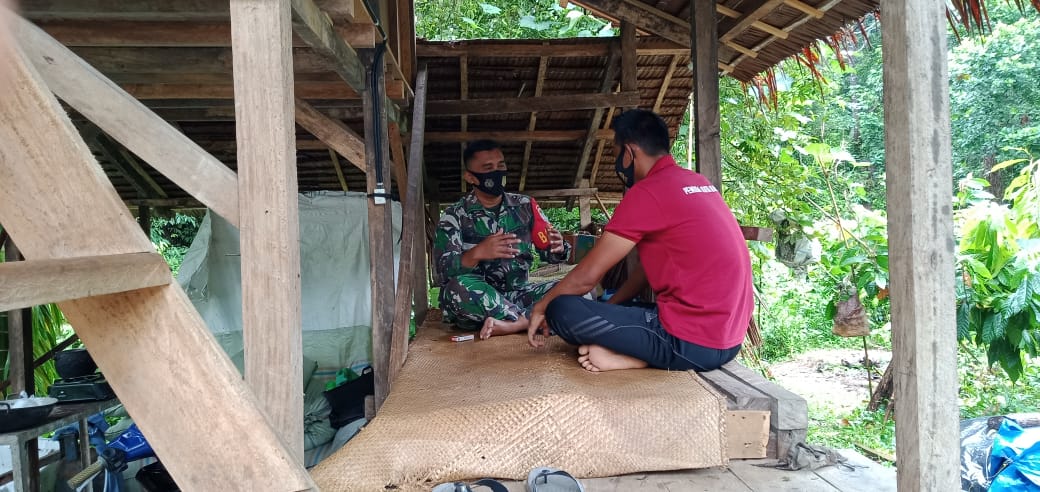 Pererat Silaturrahmi Sekaligus Pantau Wilayah, Serda Arief Rutin Komsos ke Desa Binaan