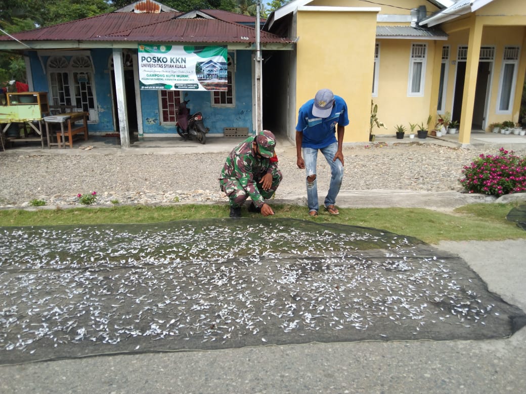 Komsos Dengan Nelayan, Babinsa Titip Amanah