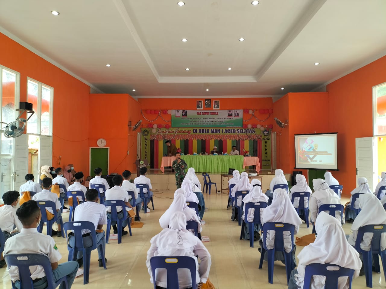 Kodim 0107/Asel Isi Kegiatan Program Saweu Sikula Toleransi Beragama Tingkat SLTA