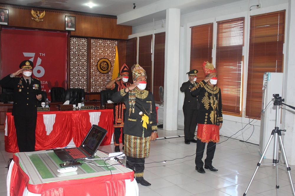Dandim 0114/Aceh Jaya Bersama Forkopimda Ikuti Upacara Pengibaran Bendera Merah Putih Secara Virtual