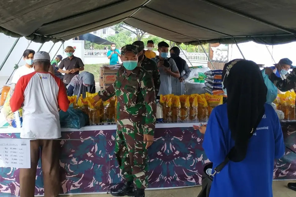 Bantu Warga Ditengah Pandemi, Korem 011/LW dan Disperindag Gelar Pasar Murah