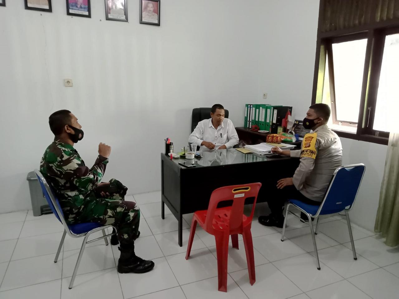 Duduk Bersama Perangkat Gampong, Ini Yang Dibahas Babinsa dan Bhabinkamtibmas Geuceu Kayee Jato   