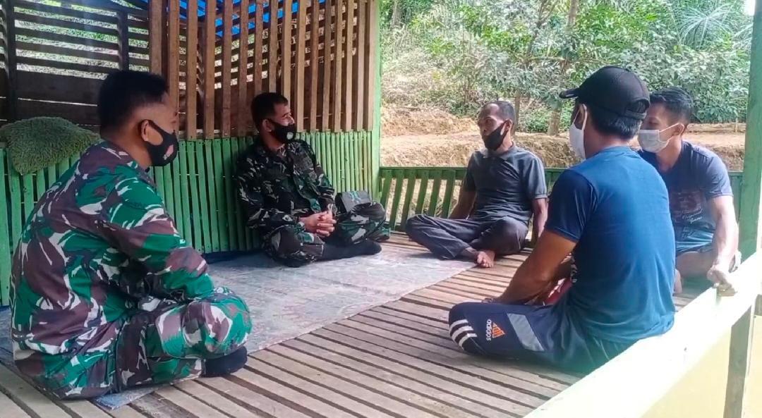 KOMSOS KREATIF POSRAMIL TADU RAYA BABINSA JALIN KEDEKATAN DENGAN TOKOH MASYARAKAT DIWILAYAH BINAAN