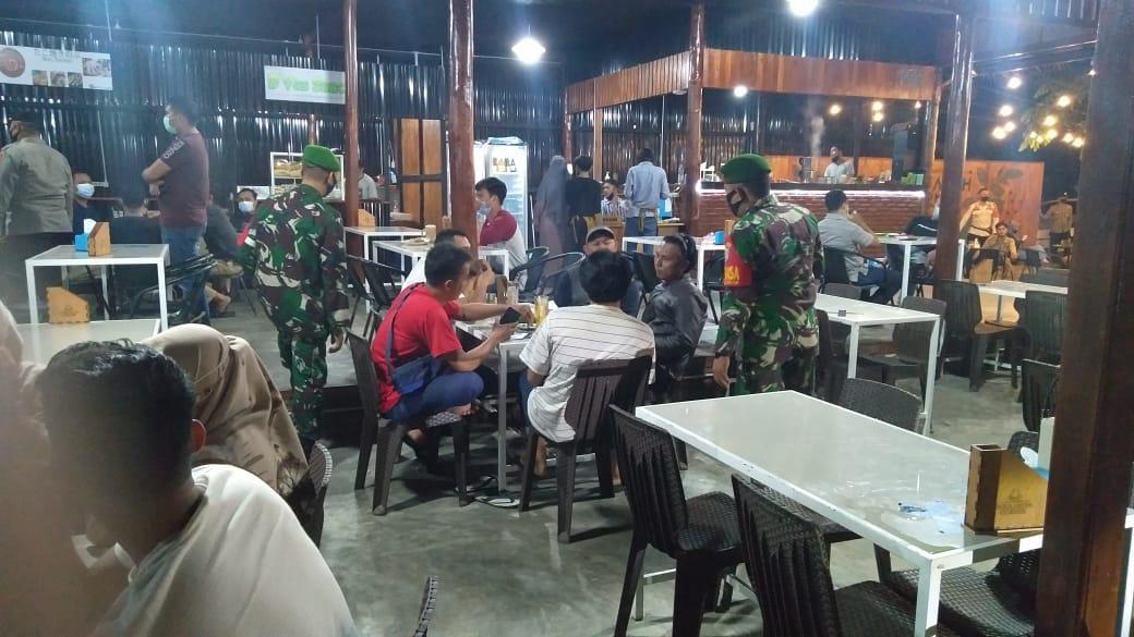 Di Aceh Barat, Aparat Gabungan TNI – Polri Dan Satpol PP Gelar Operasi Yustisi Penerapan Disiplin Prokes Covid – 19 Bagi Masyarakat
