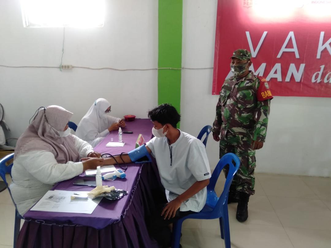Putus Penyebaran Covid-19 Babinsa Teunom “Lawan Covid-19 Dengan Vaksin”