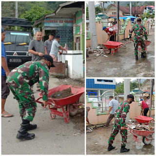 Warga Bersama Babinsa Koramil 16/Tangse Gotong Royong Bersihkan Musholla Keude Tangse