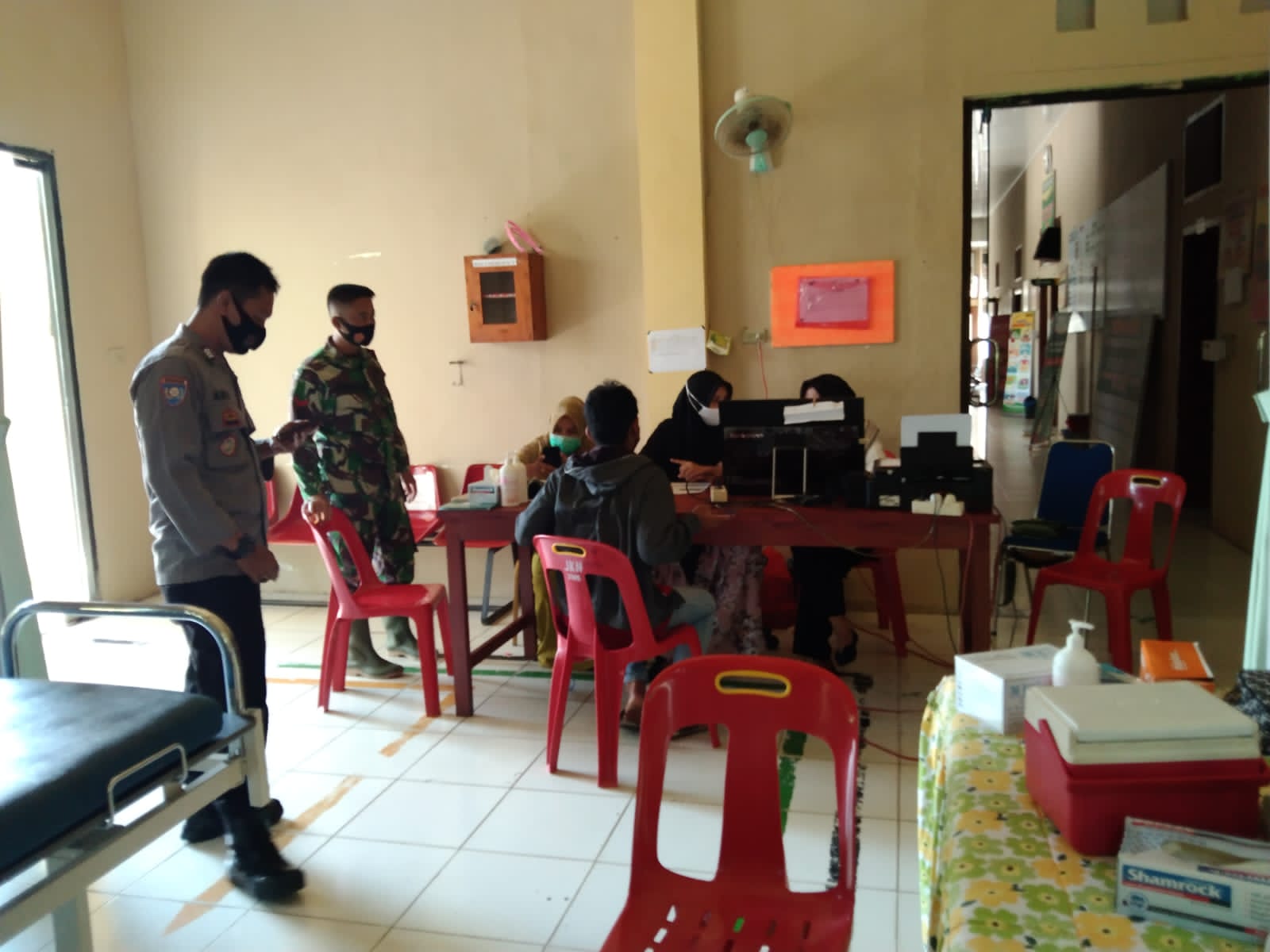 Sinergitas TNI-POLRI Dalam Pendampingan Vaksinasi