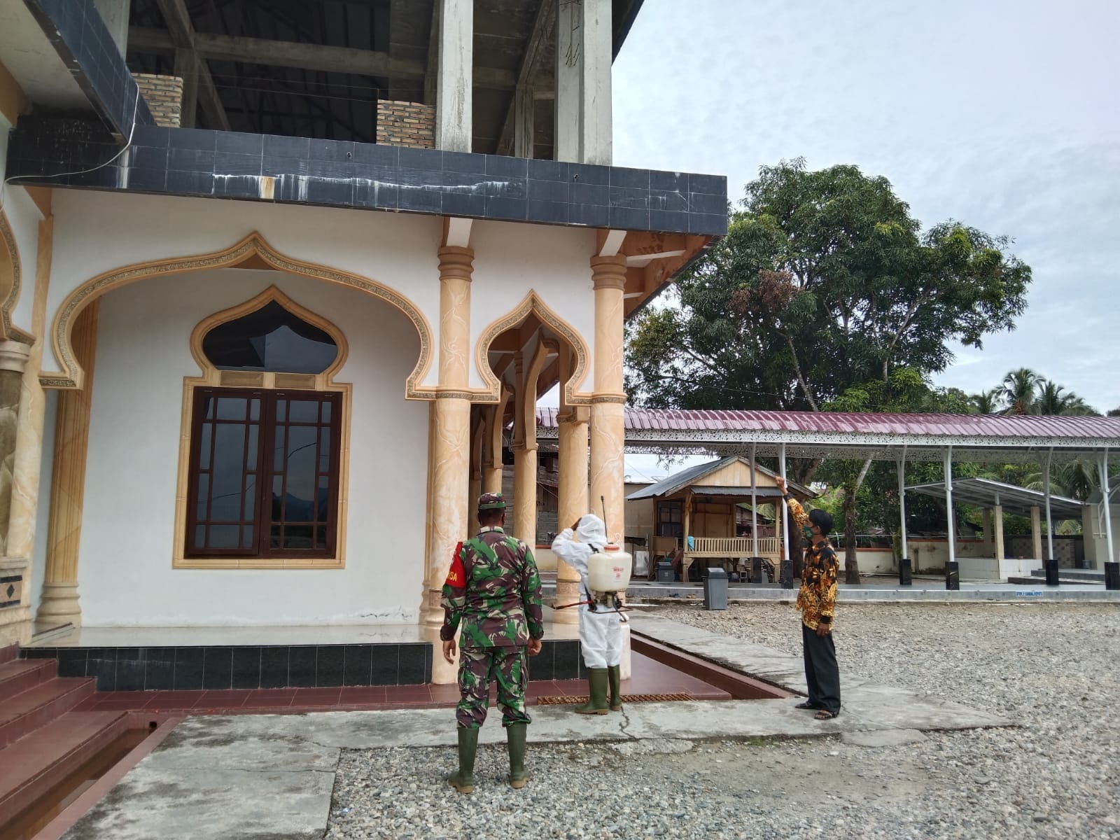 Babinsa Posramil 08/ Setia Bersinergi Dengan warga