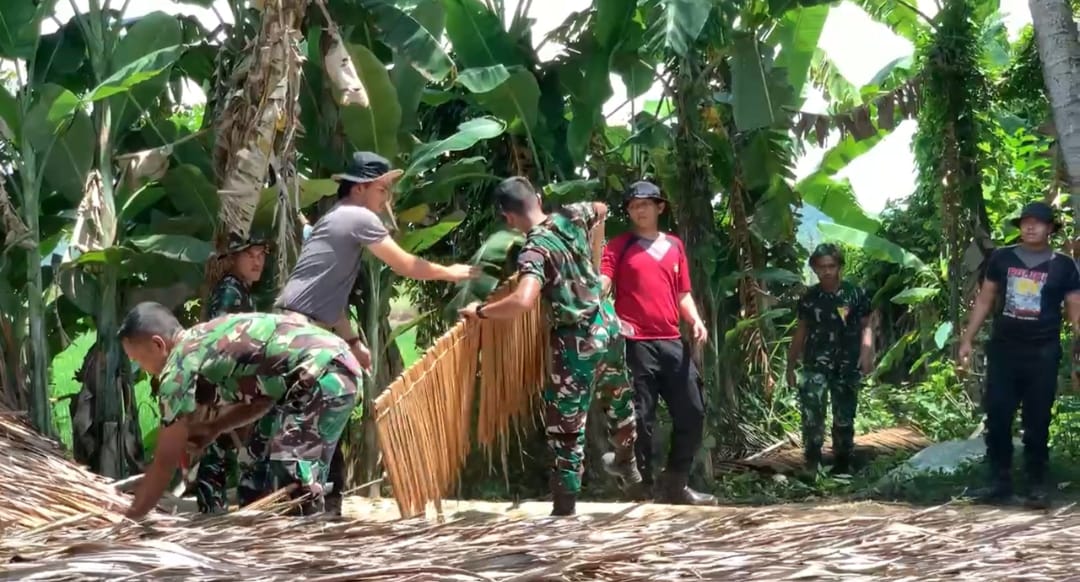 Rumahnya dirobohkan TNI ; Yusnidar merasa gembira sekaligus terharu